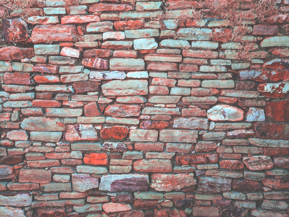 rote Pflastermauer gemauert