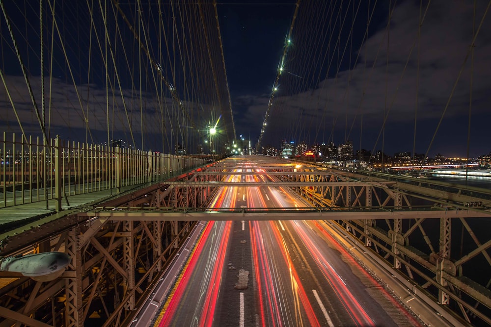 Zeitrafferfotografie der Brücke