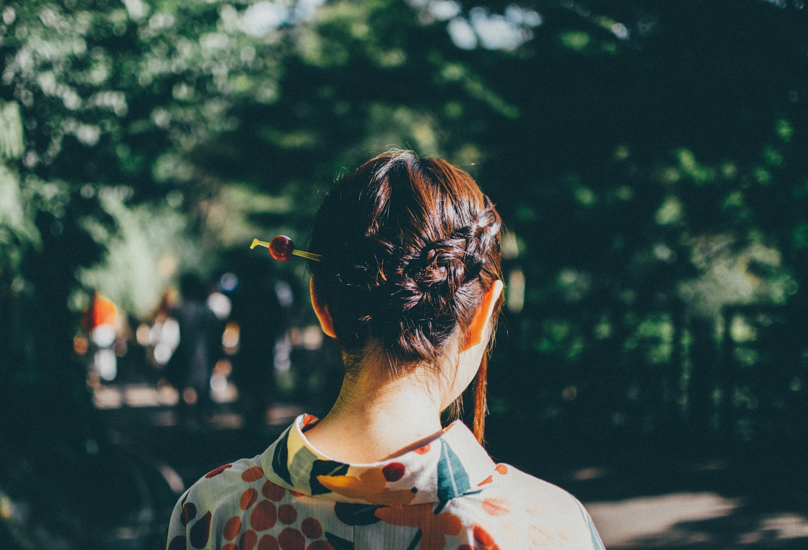 Nikon D5300 + Nikon AF-S DX Nikkor 35mm F1.8G sample photo. Woman with brown braided photography