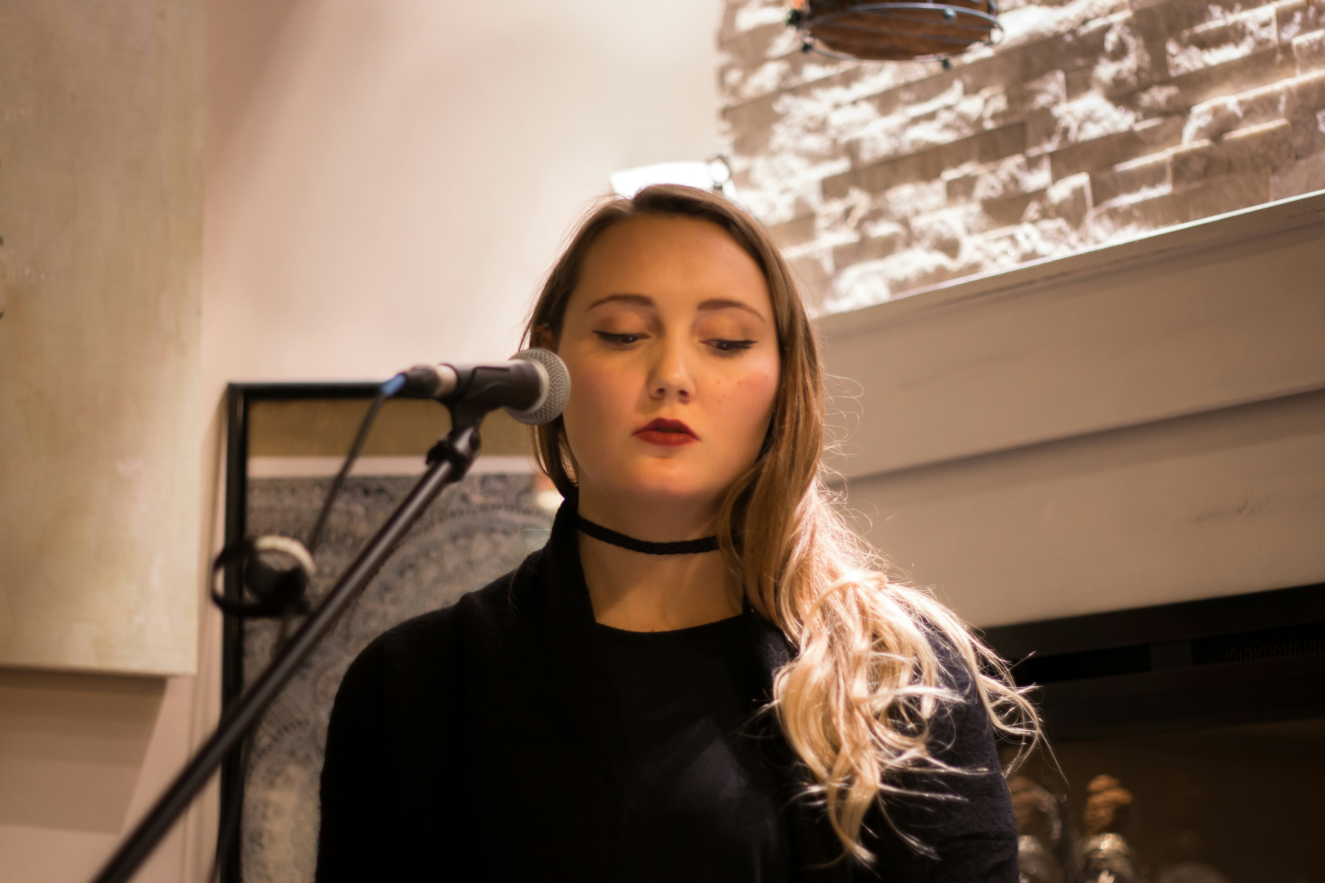 Слепая которая поет. Слепая которая поет. Слепая которая поет. Слепая девушка поет. Слепая которая поет.