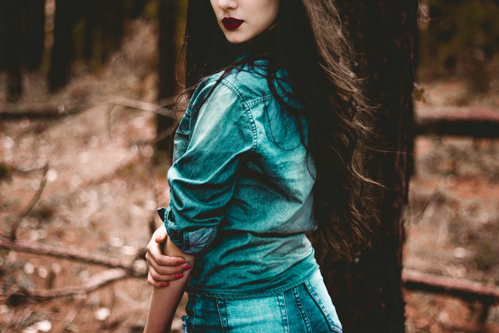 woman wearing blue chambray dress