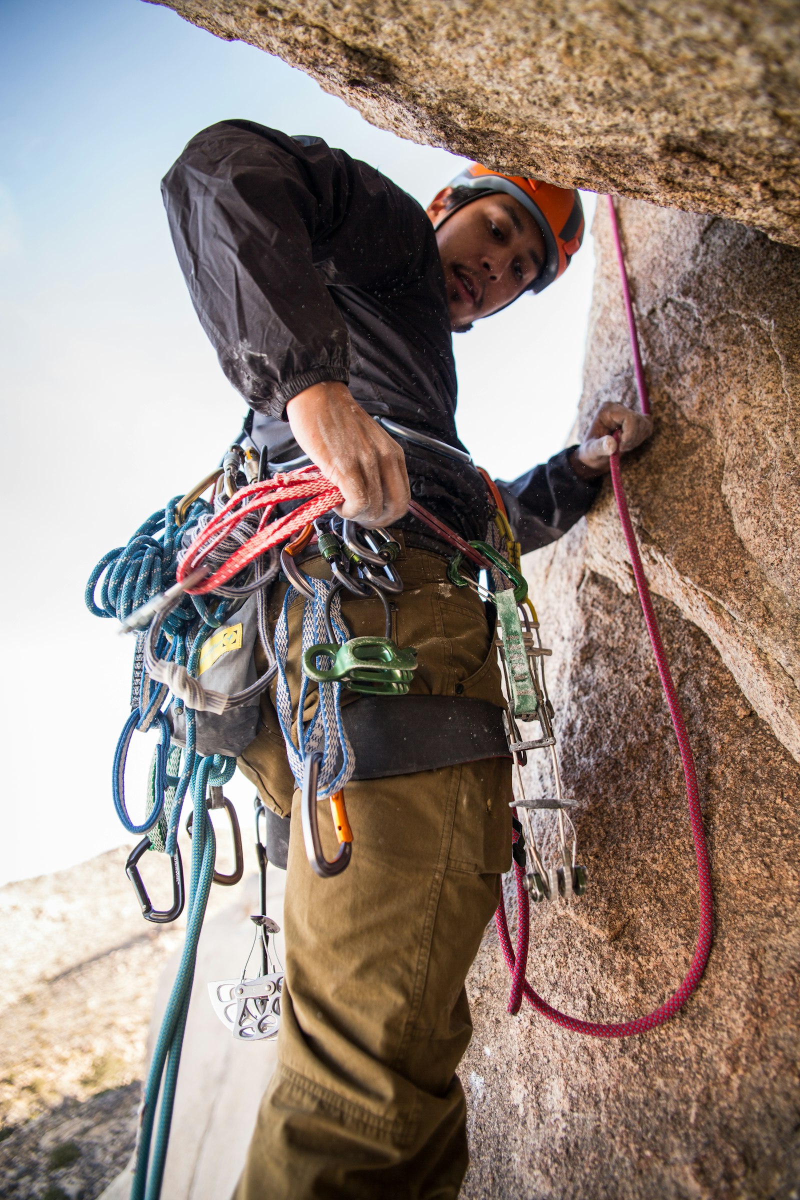 Canon EF 400mm F2.8L IS USM sample photo. Rock climber holding red photography