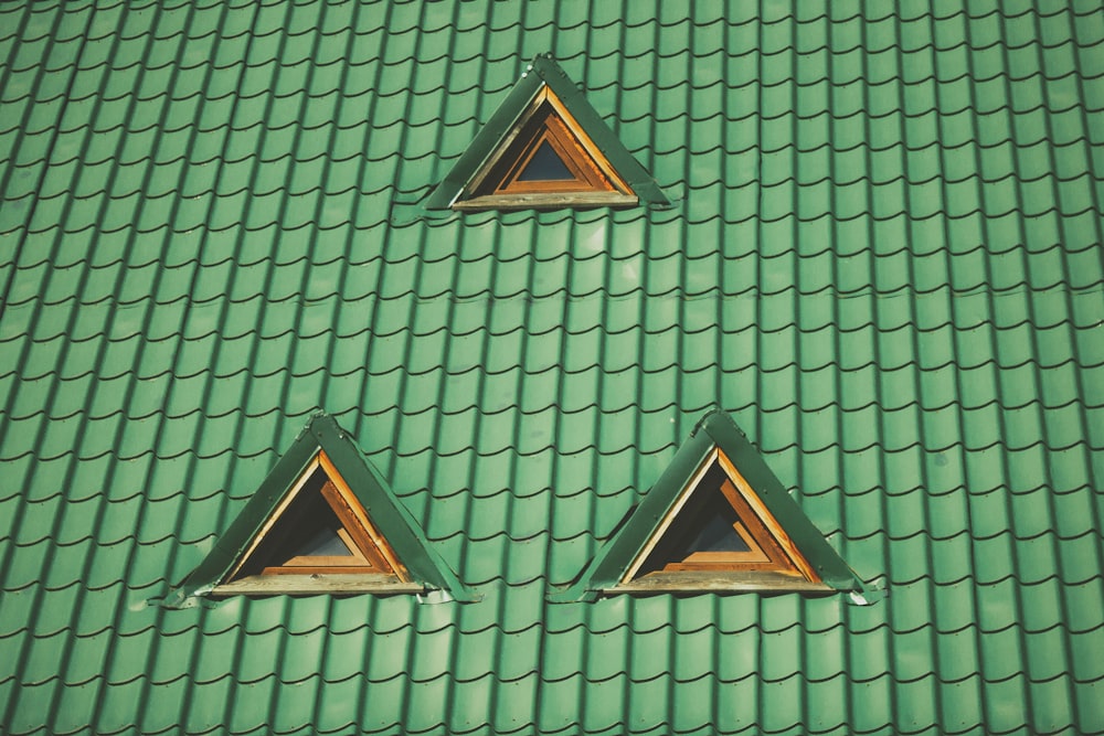 緑の瓦屋根の写真