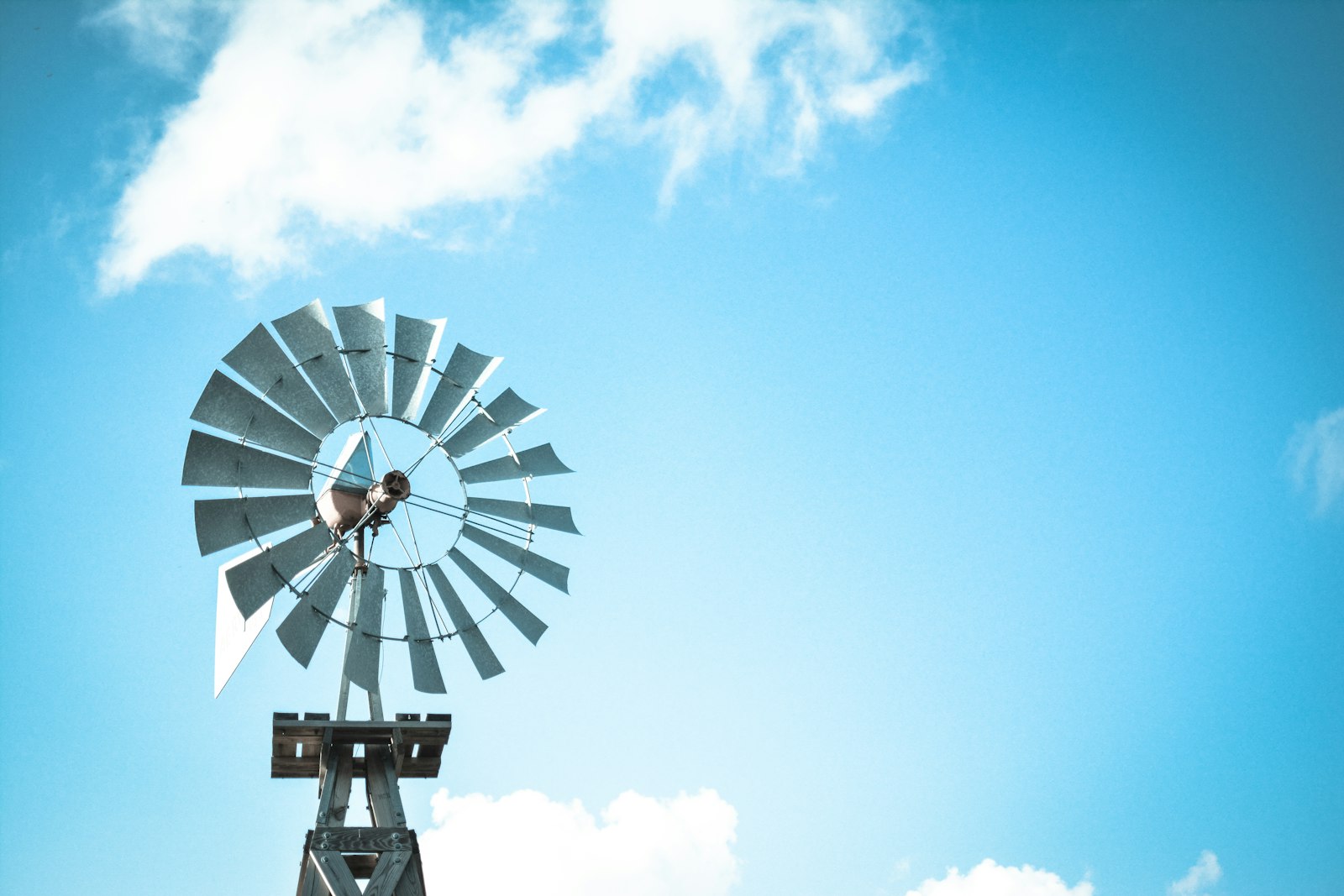 Nikon D7100 + Nikon AF-S DX Nikkor 35mm F1.8G sample photo. Windmill under blue and photography