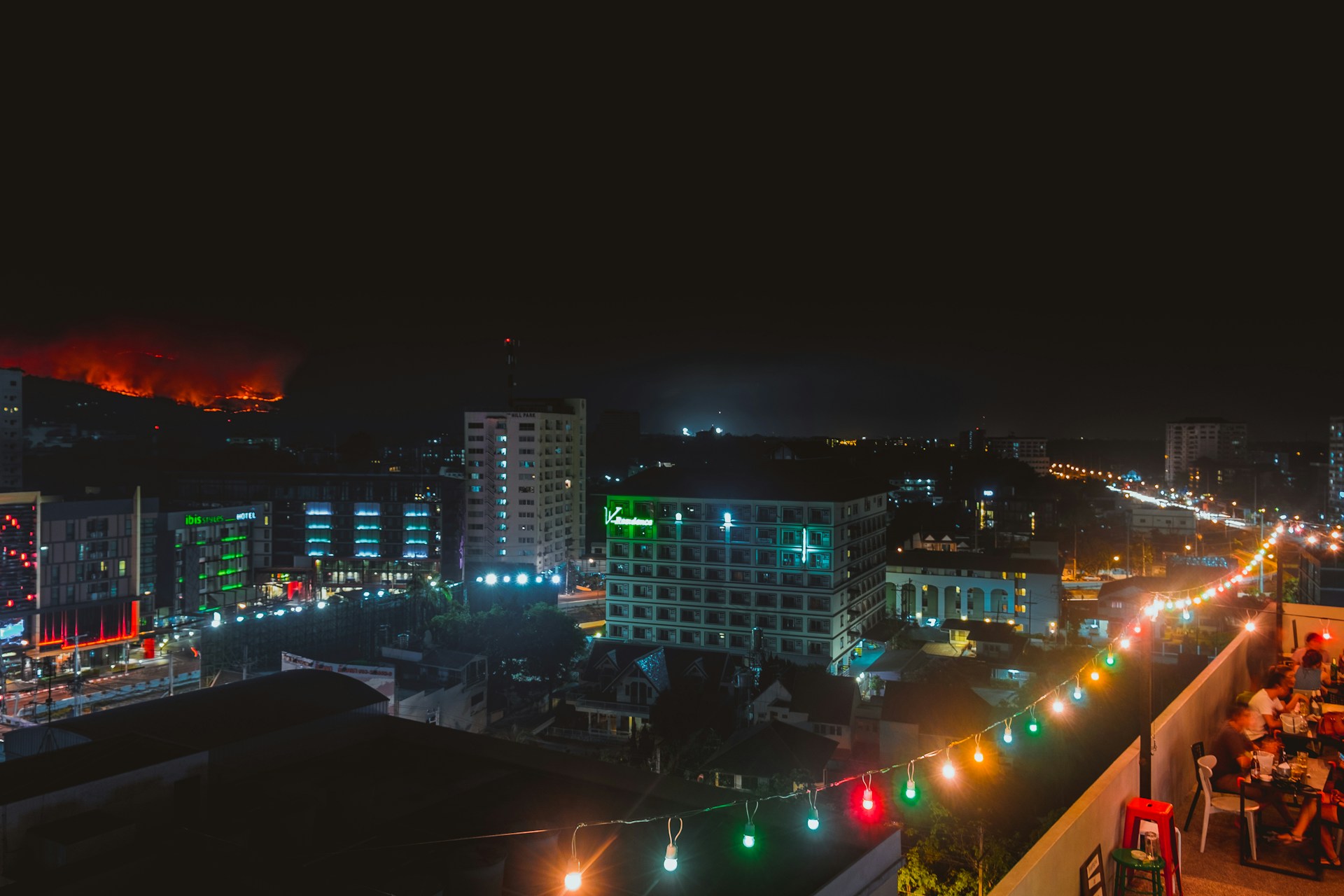 black and white bed linen