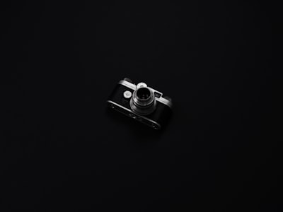 dslr camera with black background camera zoom background
