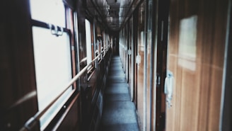 couloir train de nuit
