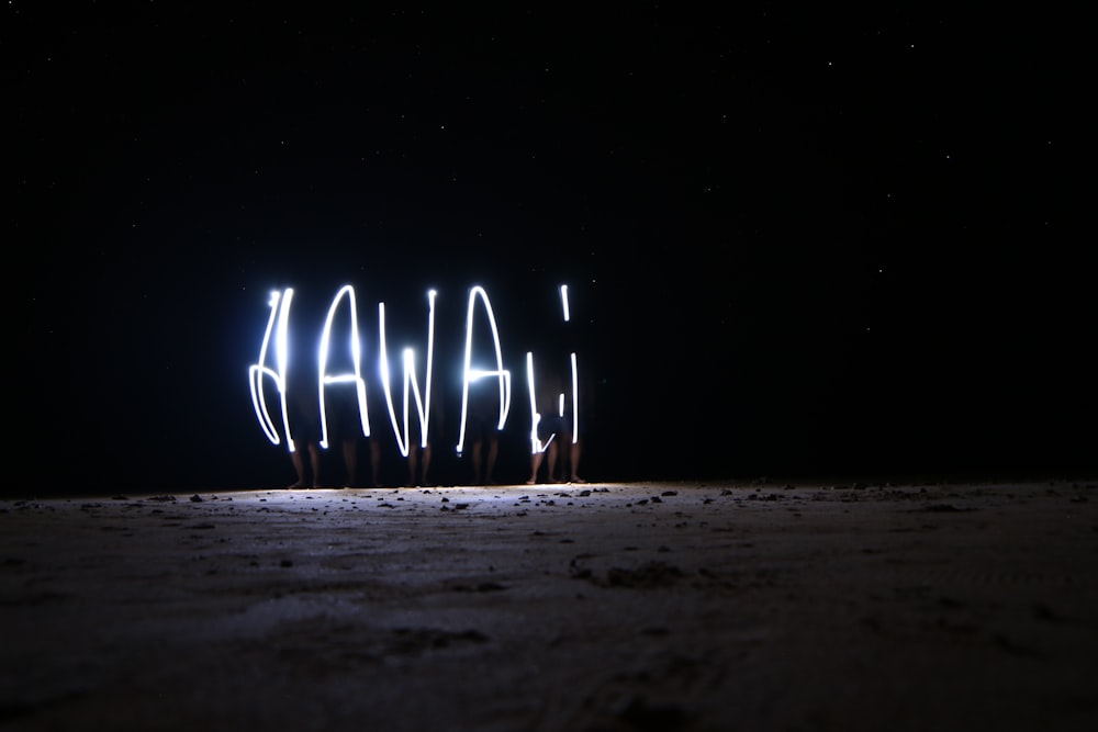 Luz LED formando palavra Havaí