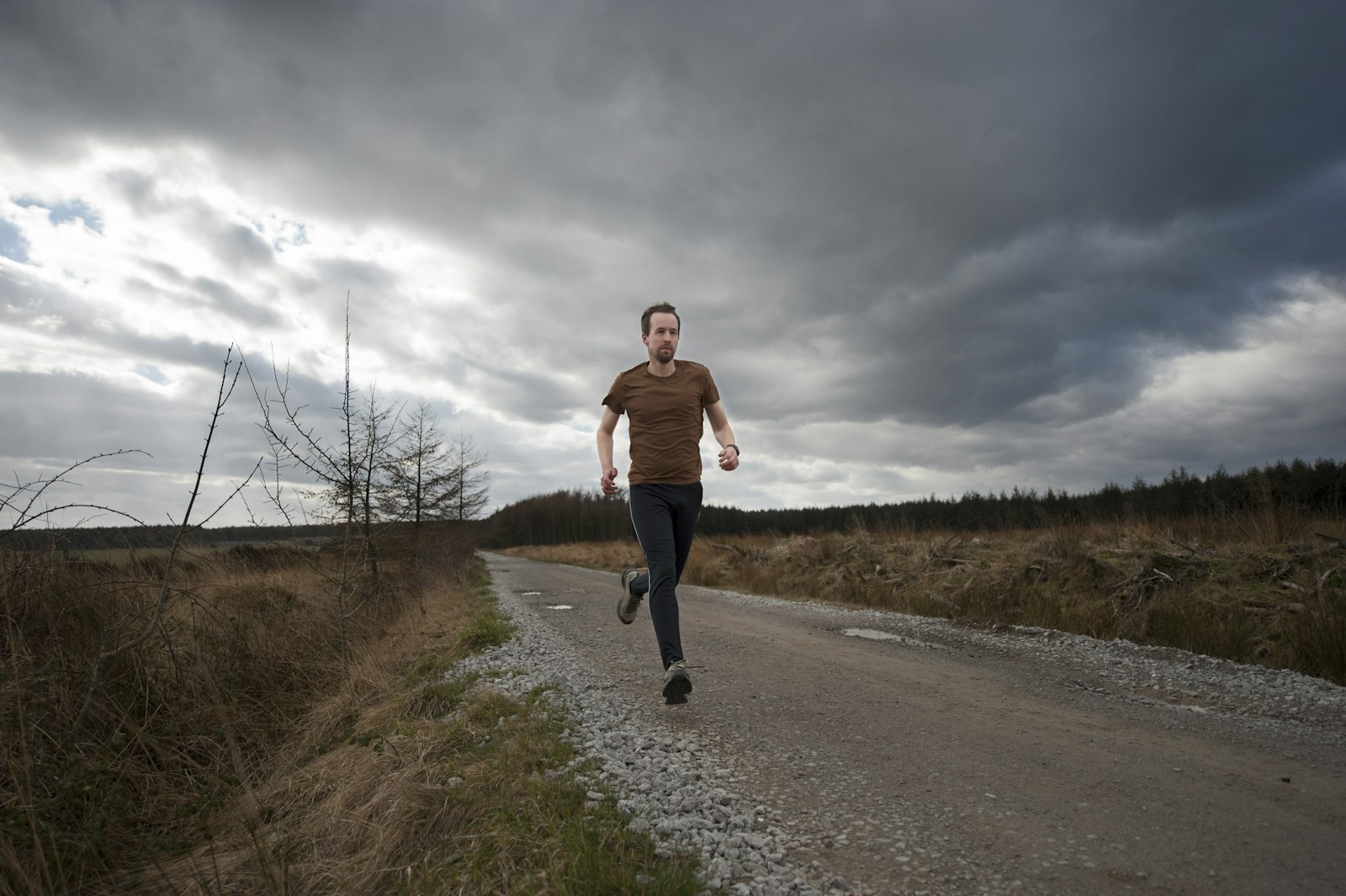 Nikon D3 + Nikon AF-S Nikkor 14-24mm F2.8G ED sample photo. Man running at the photography