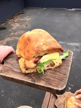 A delicious natural sandwich with grilled chicken and a price tag of 15 reais.