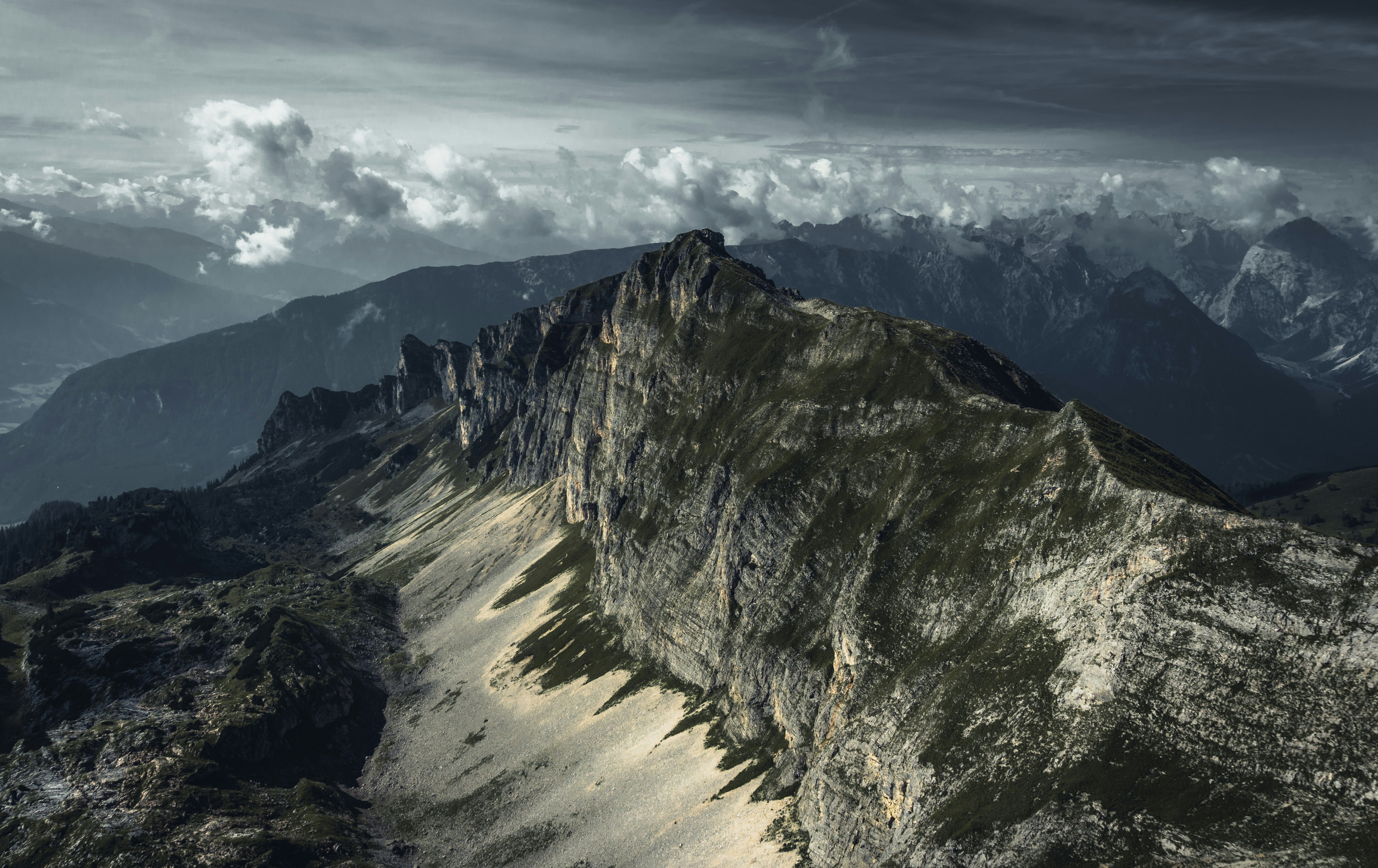 mountain during daytime