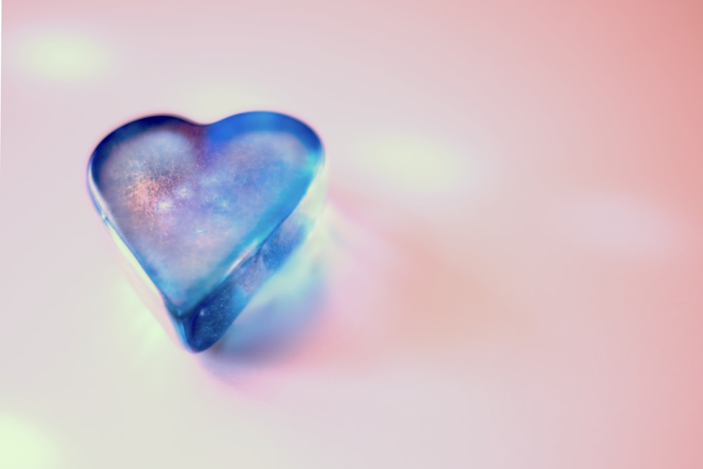 photo en gros plan de coeur bleu