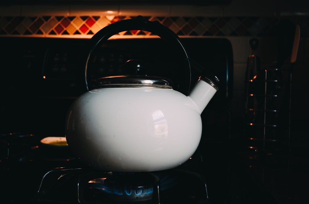 white and gray kettle