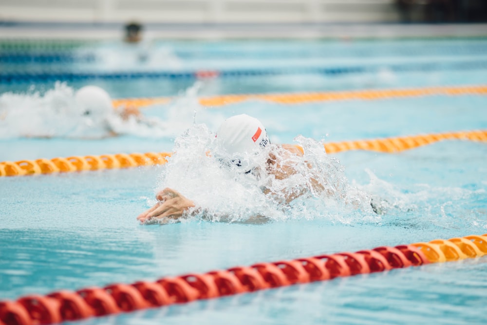 Homme en lunettes de natation dans la piscine photo – Photo Etats-Unis  Gratuite sur Unsplash