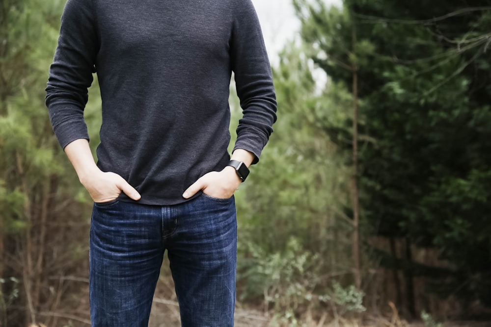 Persona en jeans azules