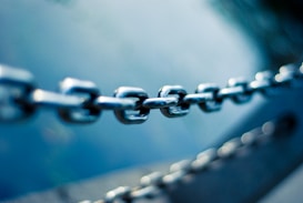 tilt shift lens photo of stainless steel chain
