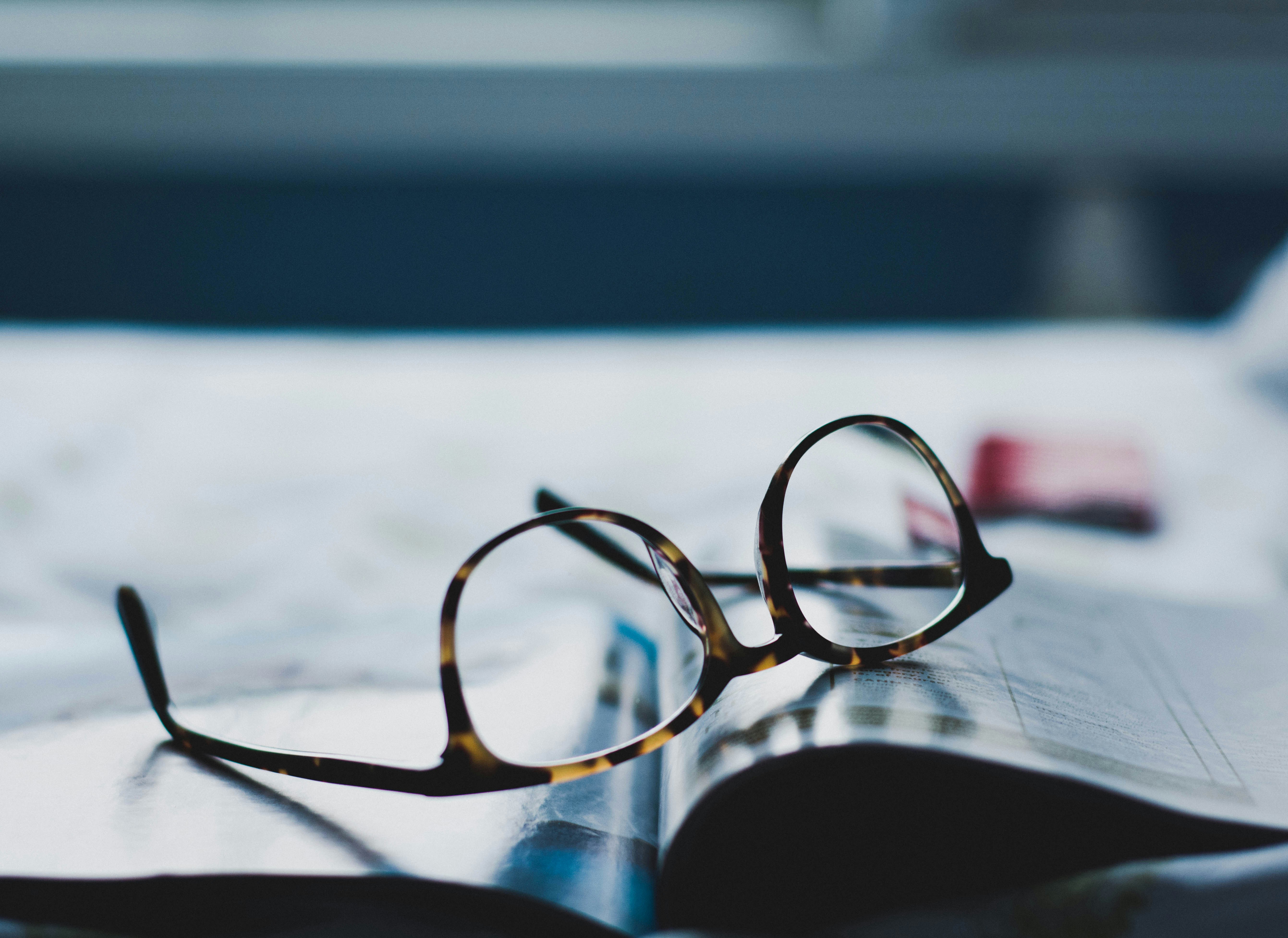 Decoding 'Herein' and 'Shall': What Apple's Legal Pages Can Teach You About Reading Anything