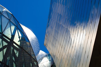 The iconic Guggenheim Museum Bilbao shining under a clear blue sky.