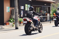 EENTREGADOR DA UBER andando de MOTO