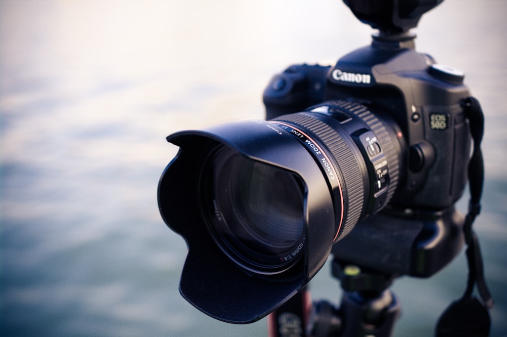 shallow focus photography of black Canon DSLR camera