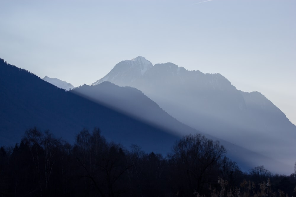 fotografia de paisagem de montanhas