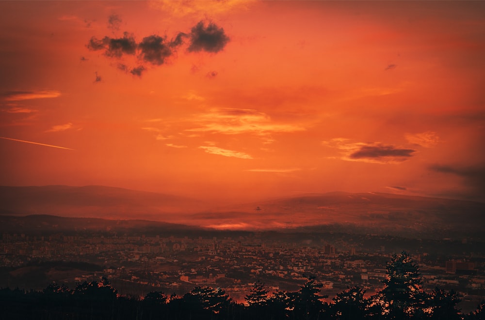 Vista aérea del paisaje de la puesta del sol