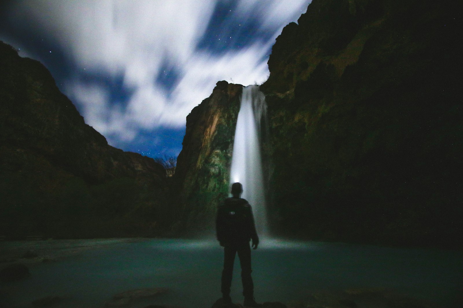 Canon EOS 7D Mark II + Canon EF-S 10-22mm F3.5-4.5 USM sample photo. Man standing in front photography