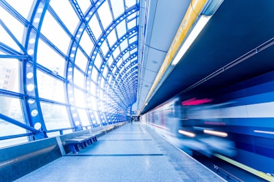 time-laps photography of blue and white train