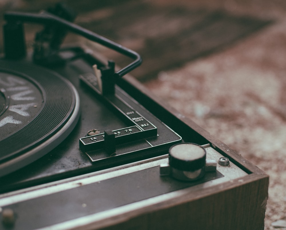 black and gray turntable