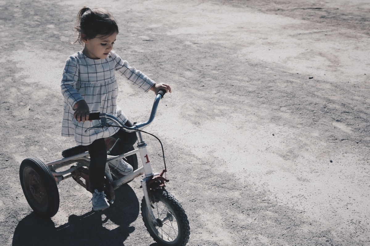 子どもに自転車を教える5つのステップ | wimo | 電動アシスト自転車  COOZY