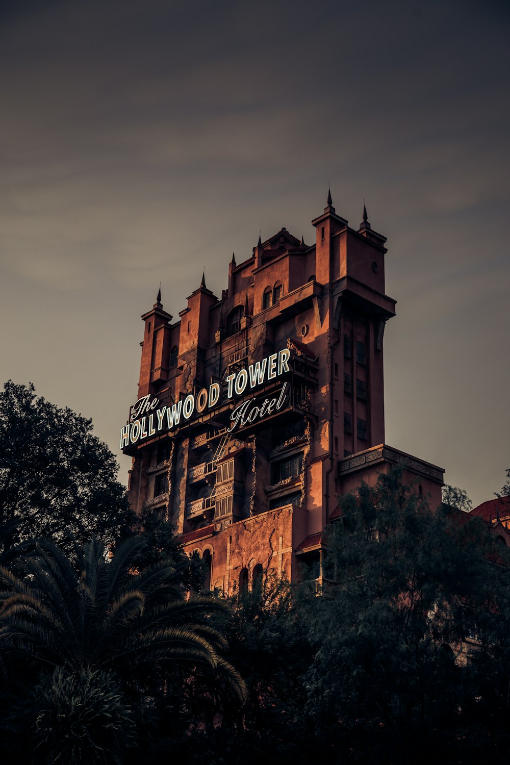 fotografía arquitectónica de The Hollywood Tower Hotel