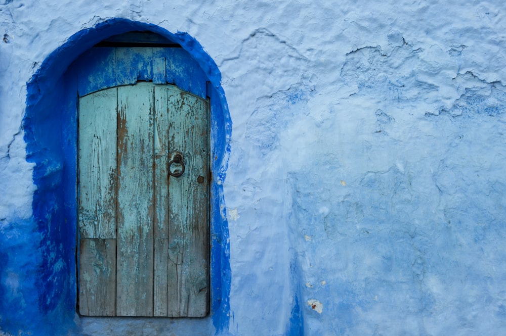 Photographie en gros plan d’une maison en béton