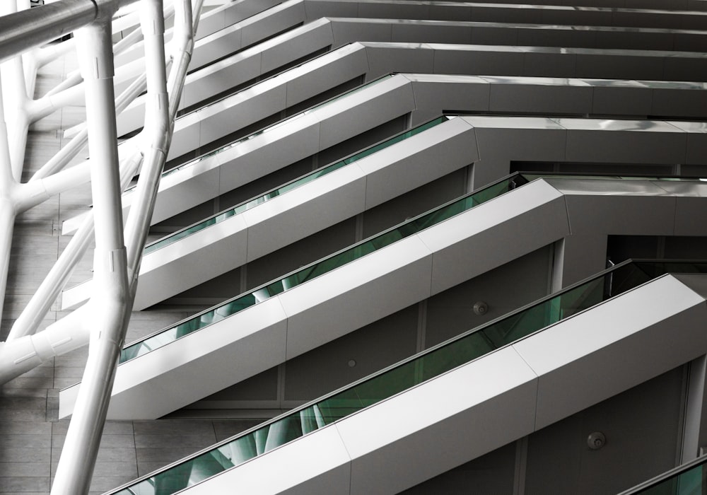 closeup photography of white concrete building