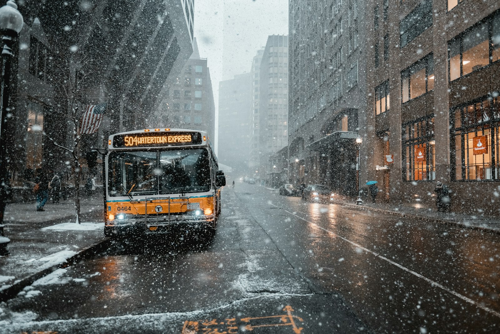 Fujifilm X-Pro2 + Fujifilm XF 16mm F1.4 R WR sample photo. Yellow and black bus photography