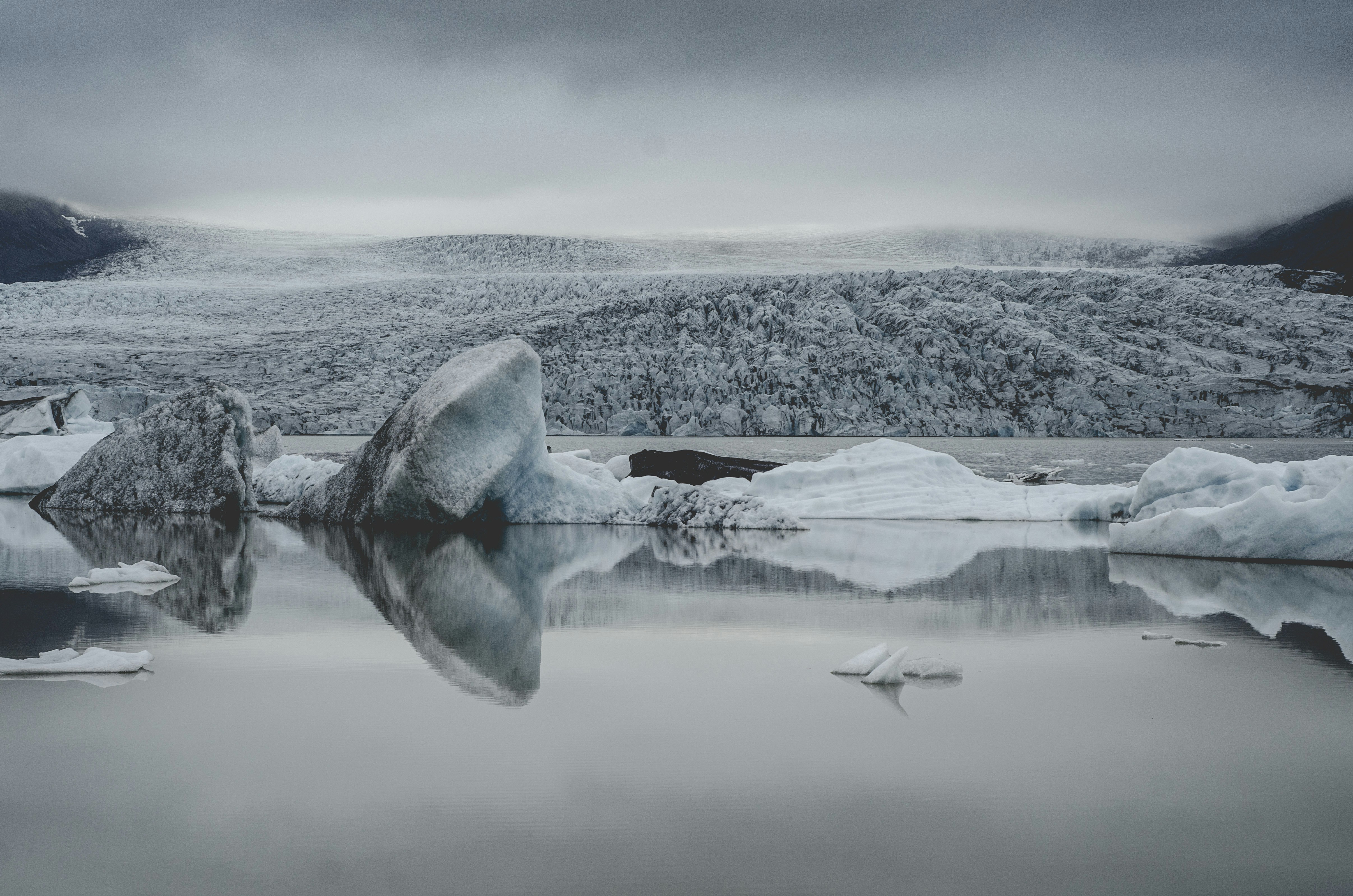 Ледовый время. Арктический пейзаж. Зимний пейзаж Исландия. Исландия зима озера. Старый лед.