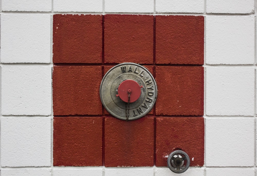 Draufsicht Foto des Abflusslochs mit Deckel