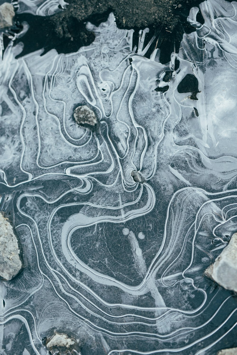 Photographie de vue aérienne d’un plan d’eau