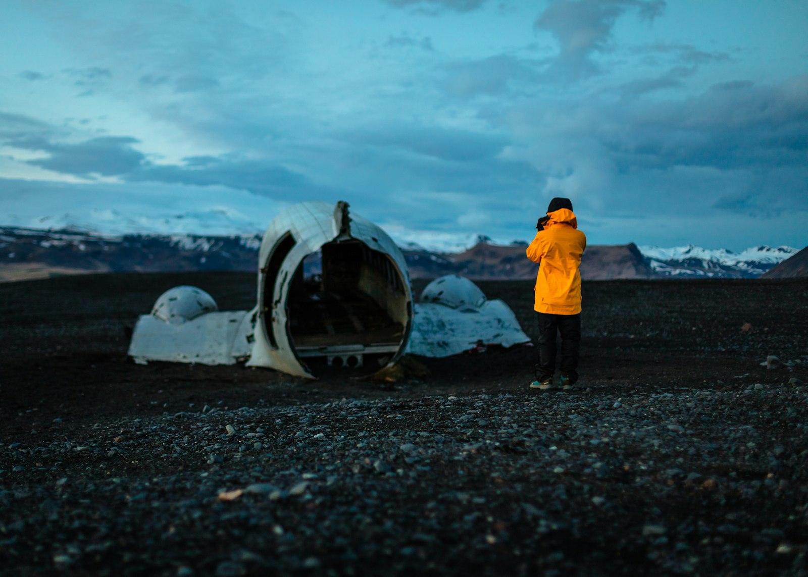 Canon EOS 5DS R + Canon EF 50mm F1.4 USM sample photo. Person standing on abandoned photography