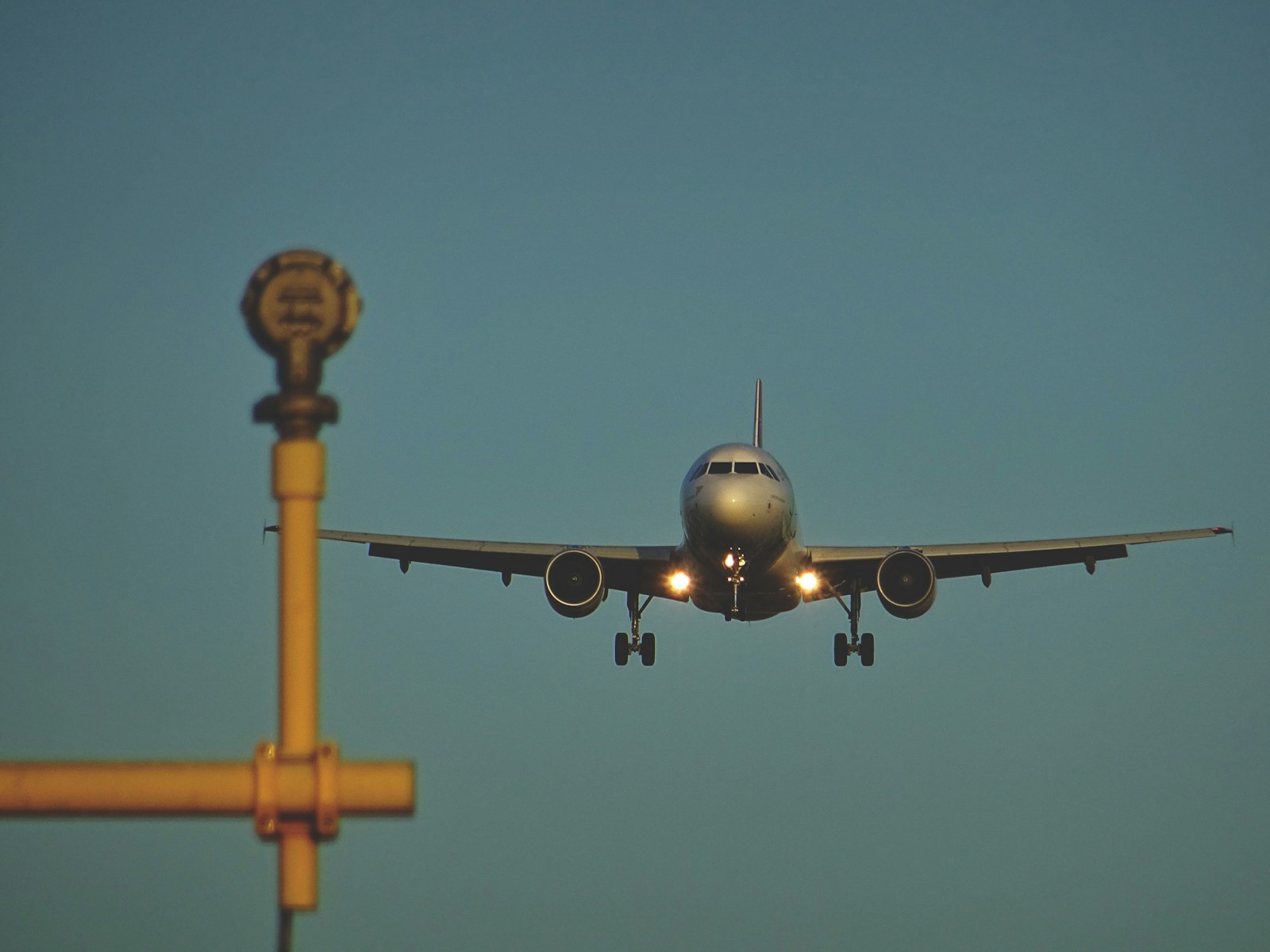 Sony 24-720mm F3.5-6.3 sample photo. Flying gray airplane photography