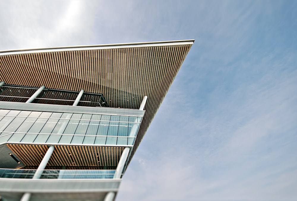 Foto arquitectónica de un edificio de gran altura