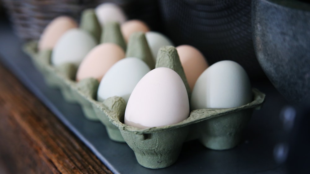 white and beige eggs on tray