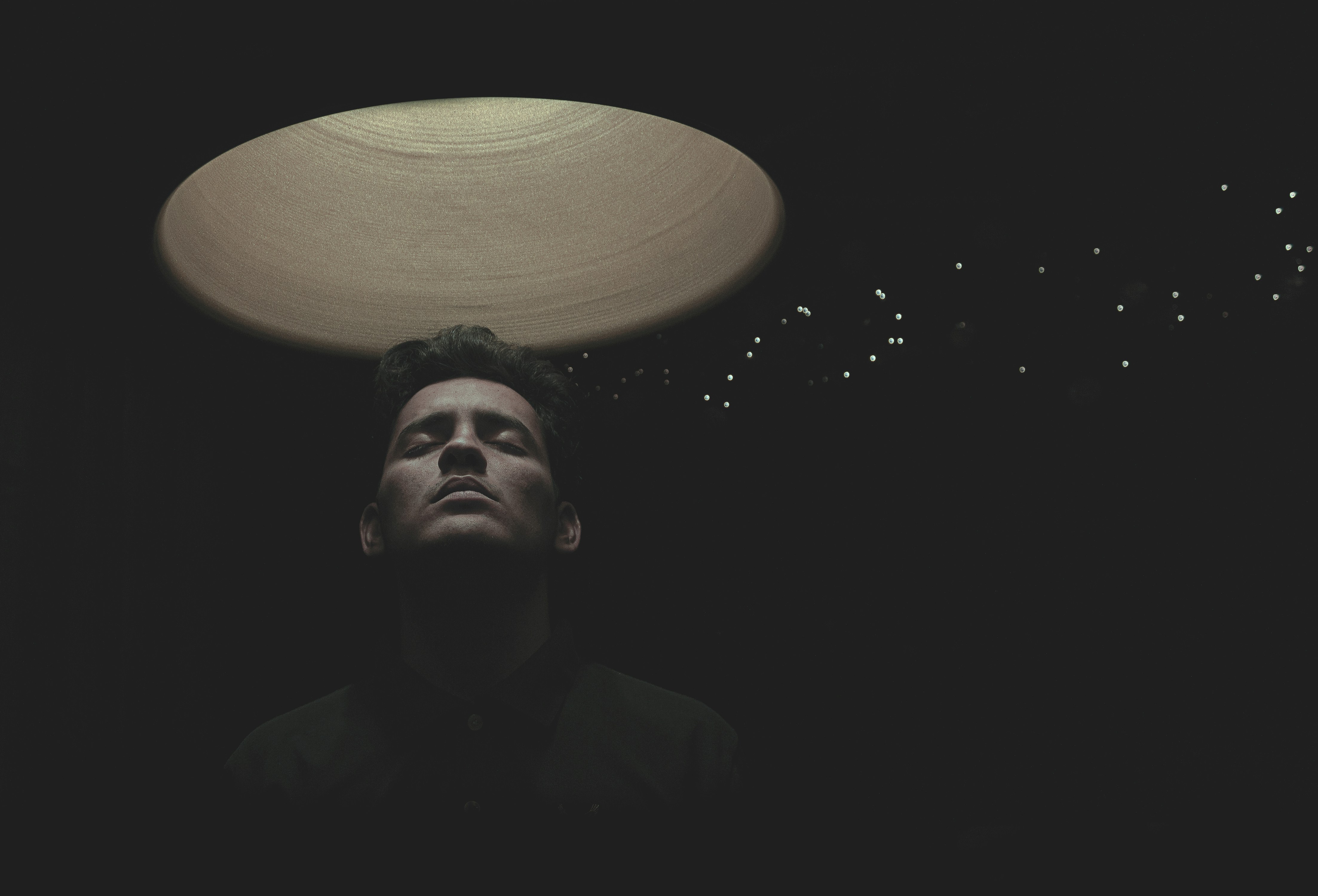 Песня night ride young zeno. Песня ночь голова. Женский силуэт на фоне звездного неба. Человек в космосе. Девушка звезда.