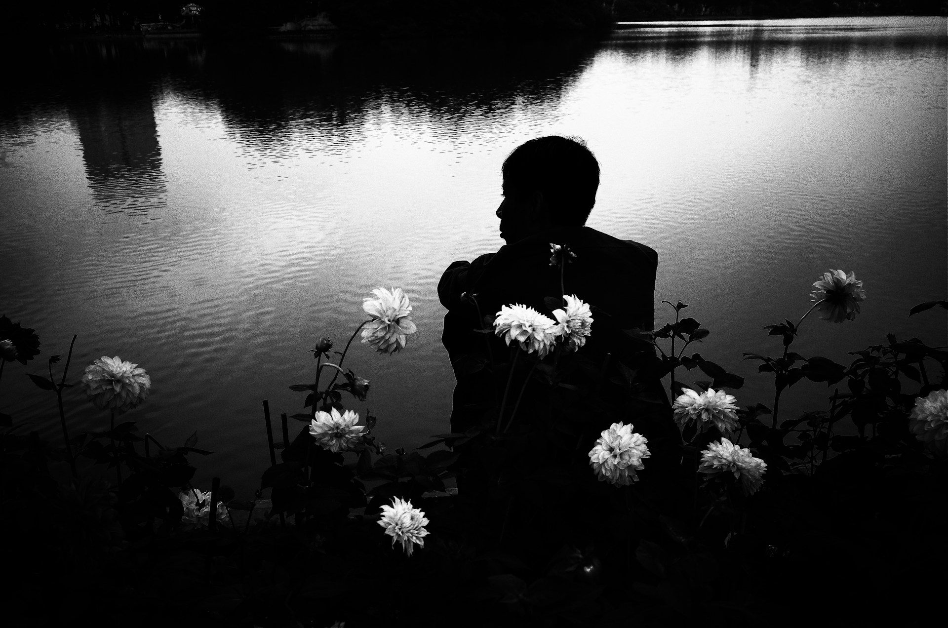 black and white bed linen