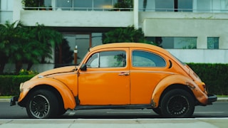 shallow focus photography of orange Volkswagen Beetle