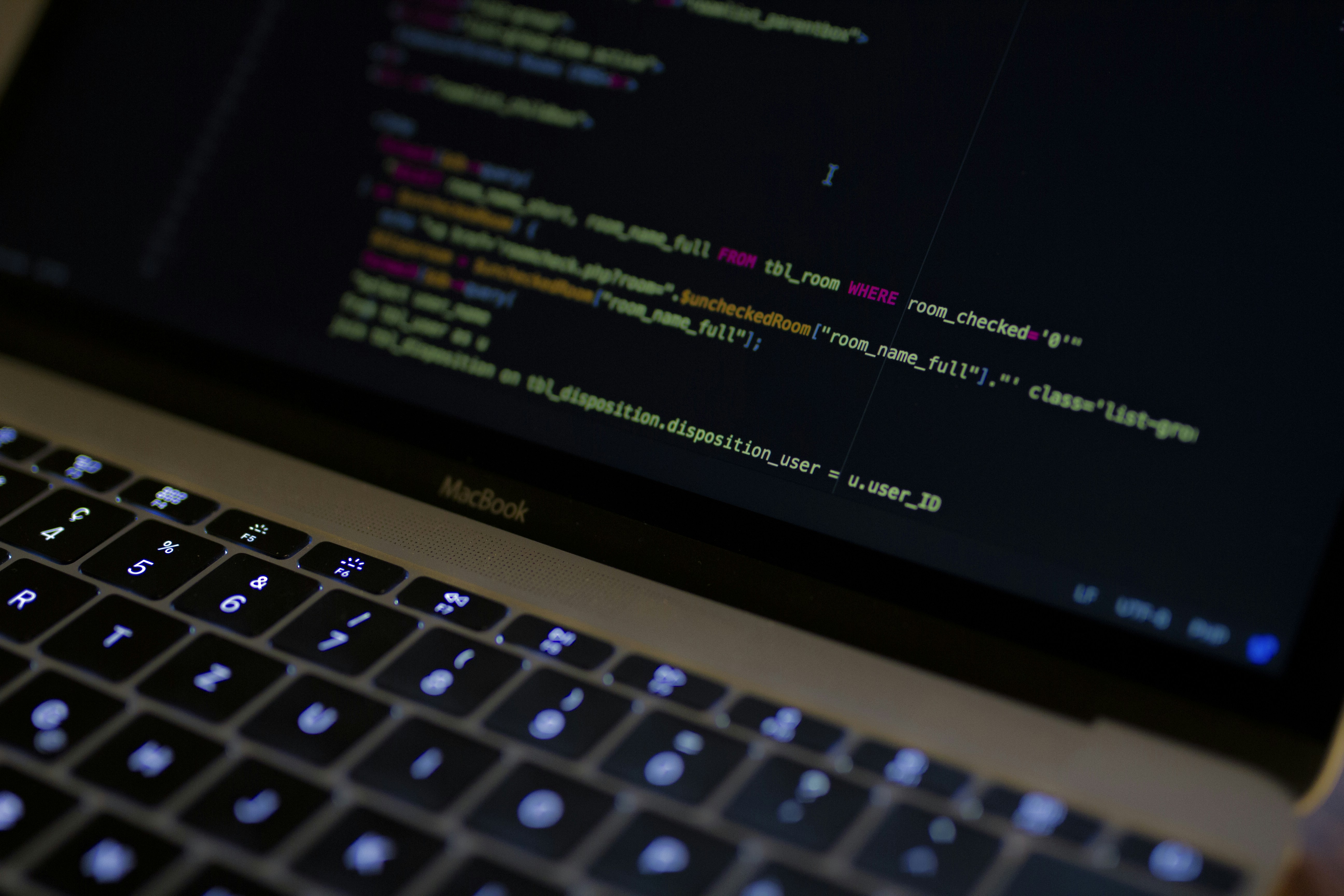 Coding SQL Query in a PHP file using Atom; my favourite editor to work on web projects