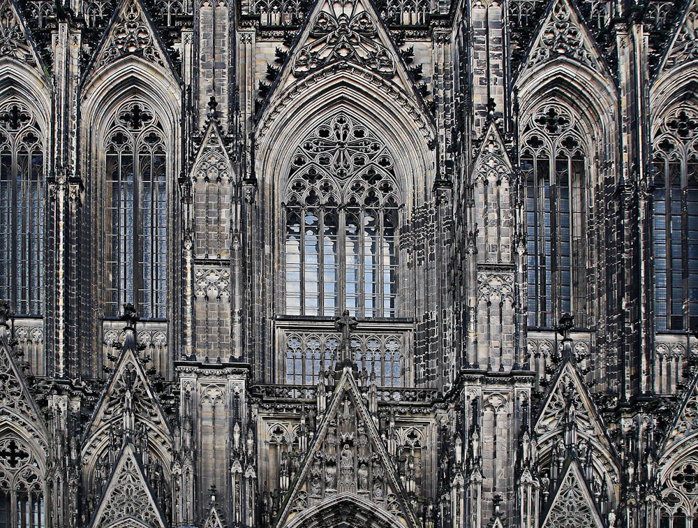 foto em close up da Catedral de Colônia