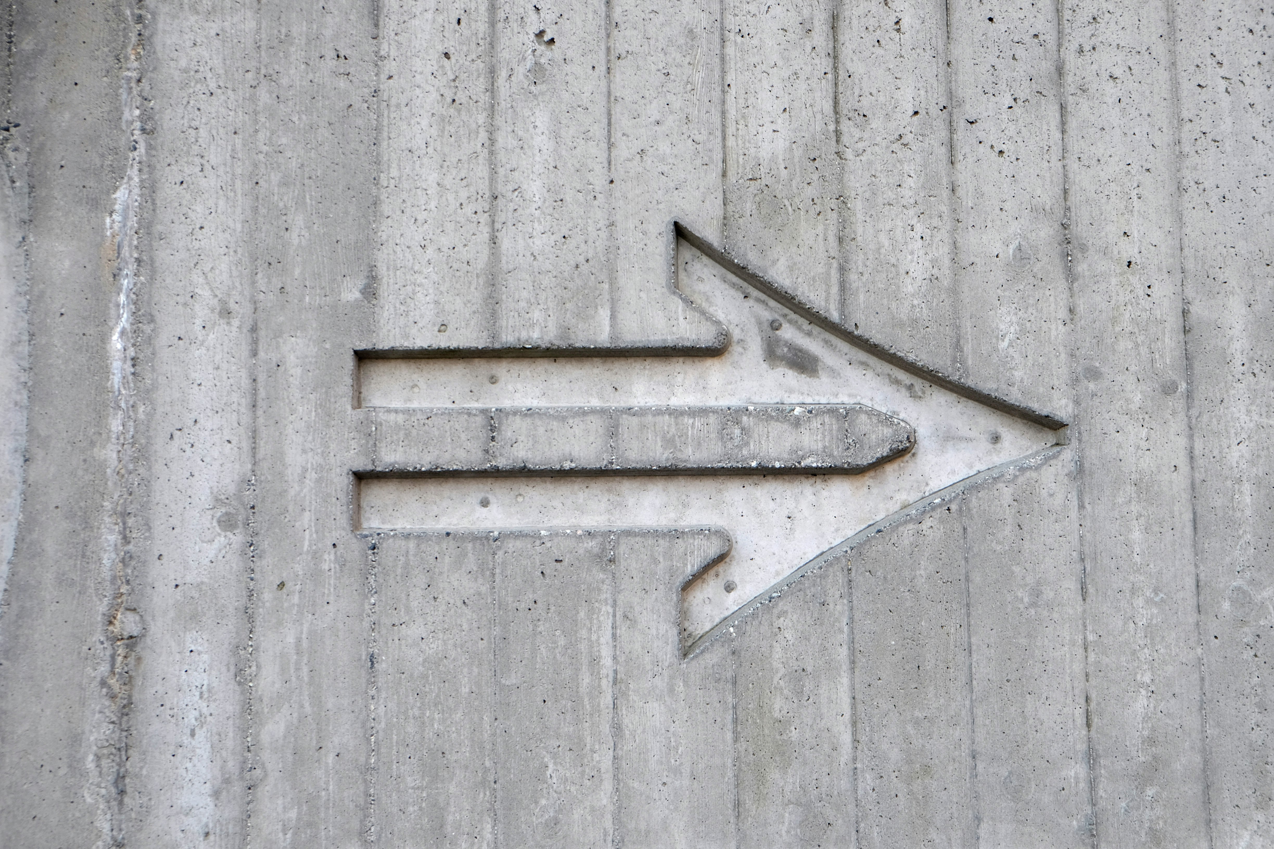 gray arrow left sign