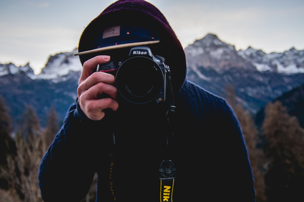 30,000+ Holding Camera Pictures  Download Free Images on Unsplash