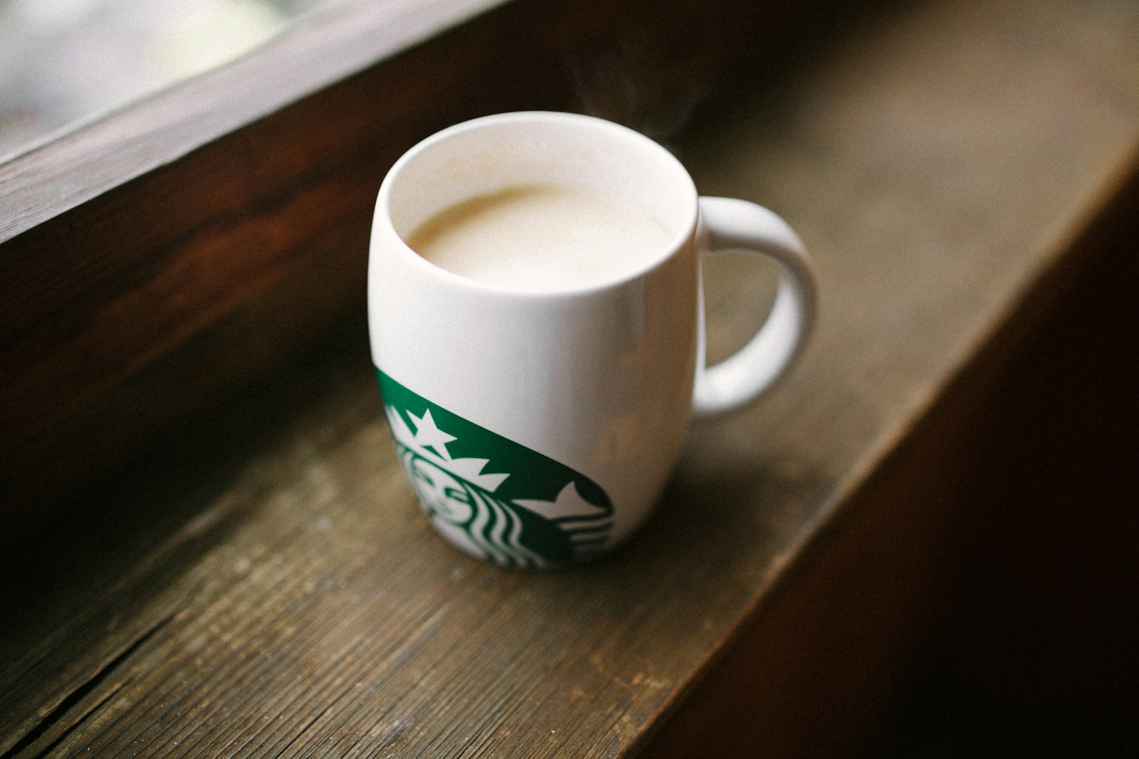 Canon EOS 5D Mark II + Sigma 35mm F1.4 DG HSM Art sample photo. Photo of white starbucks photography