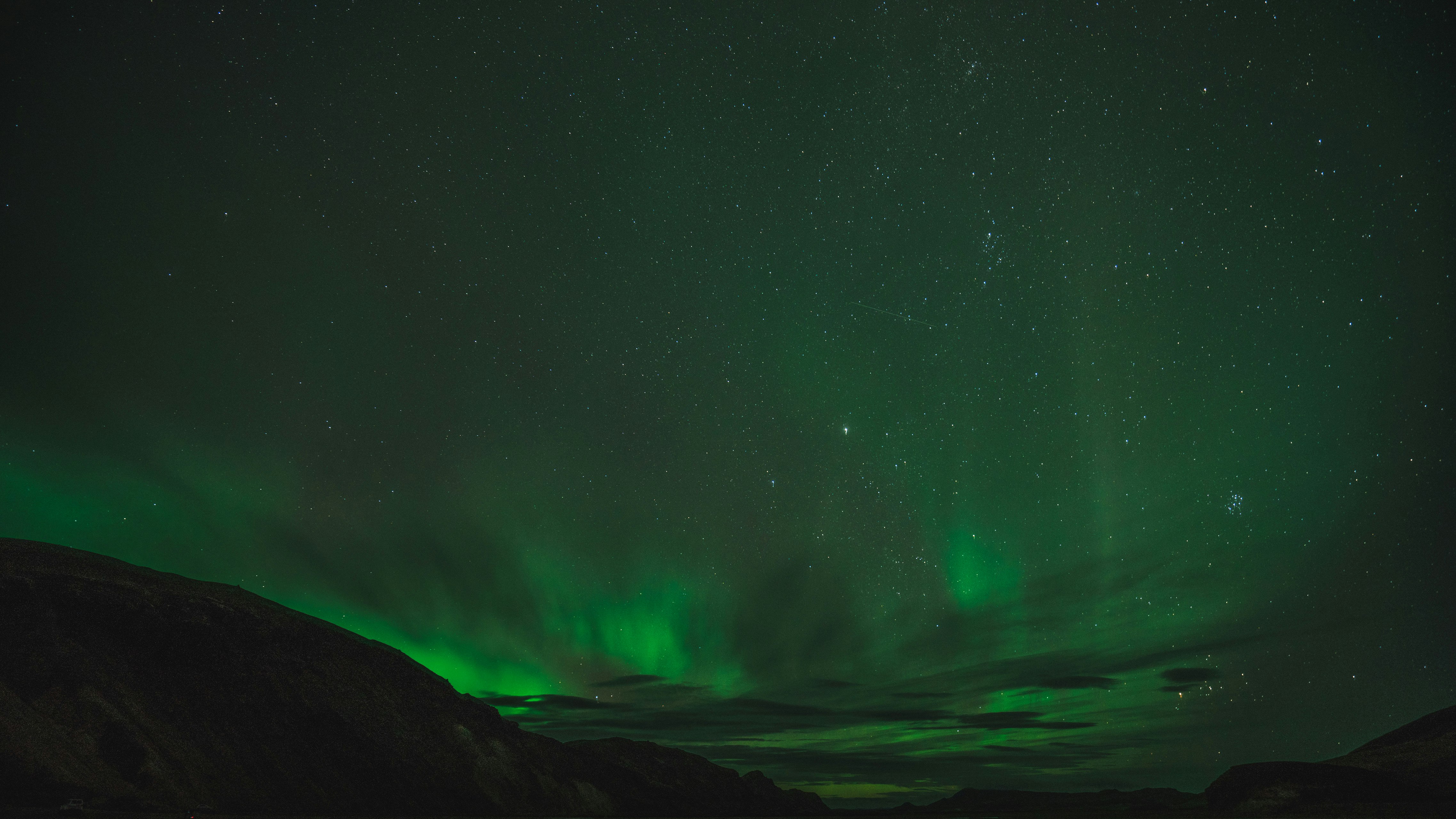green aurora borealis phenomenon